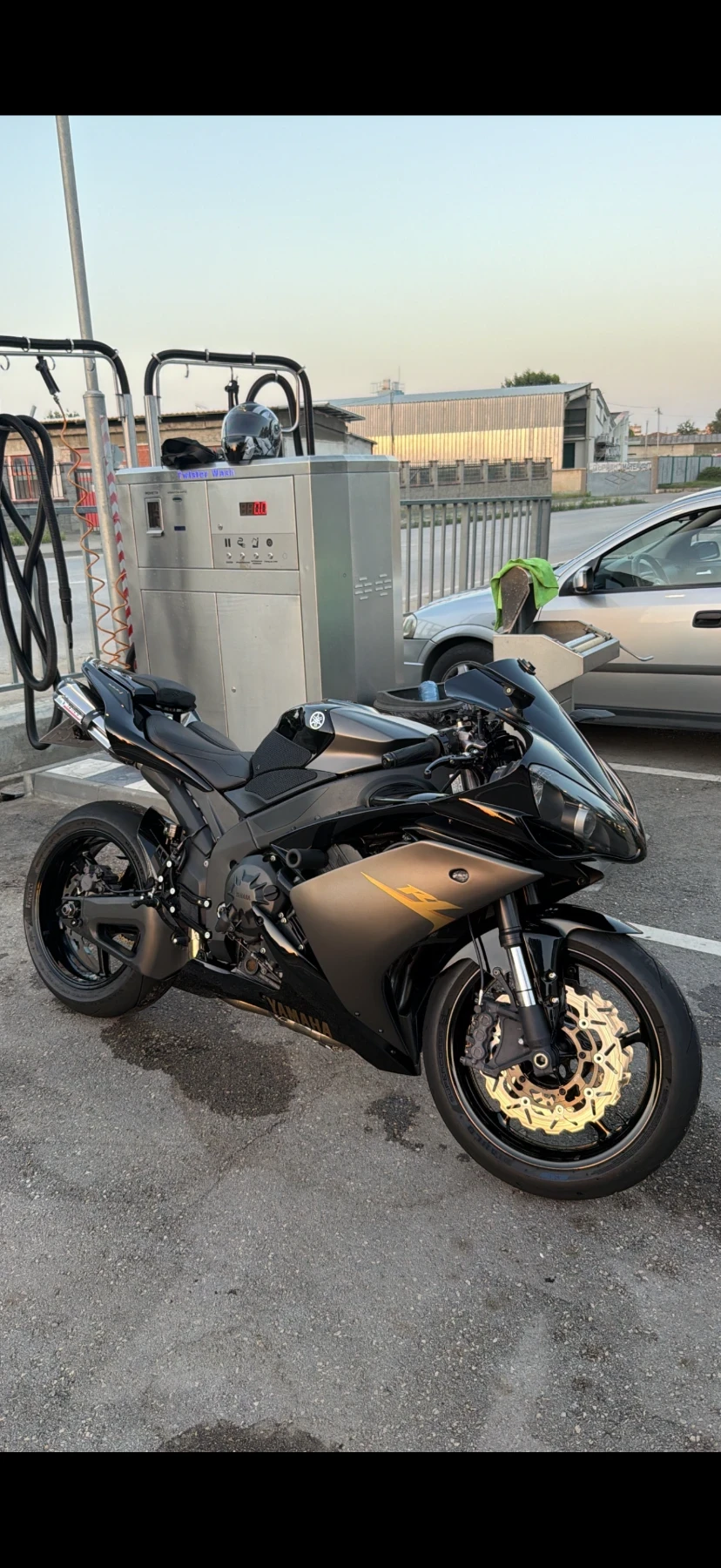 Yamaha YZF-R1