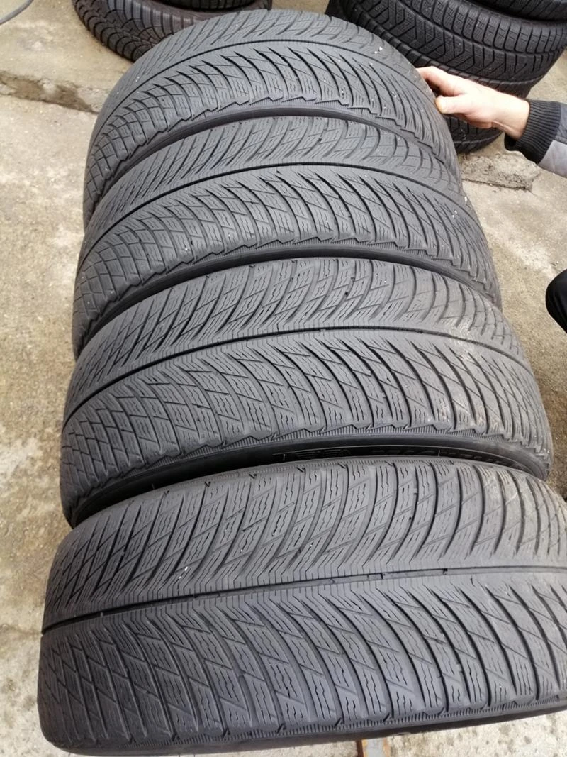 Гуми Зимни 225/55R18, снимка 2 - Гуми и джанти - 34490548