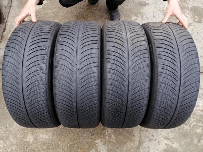 Гуми Зимни 225/55R18, снимка 1 - Гуми и джанти - 34490548