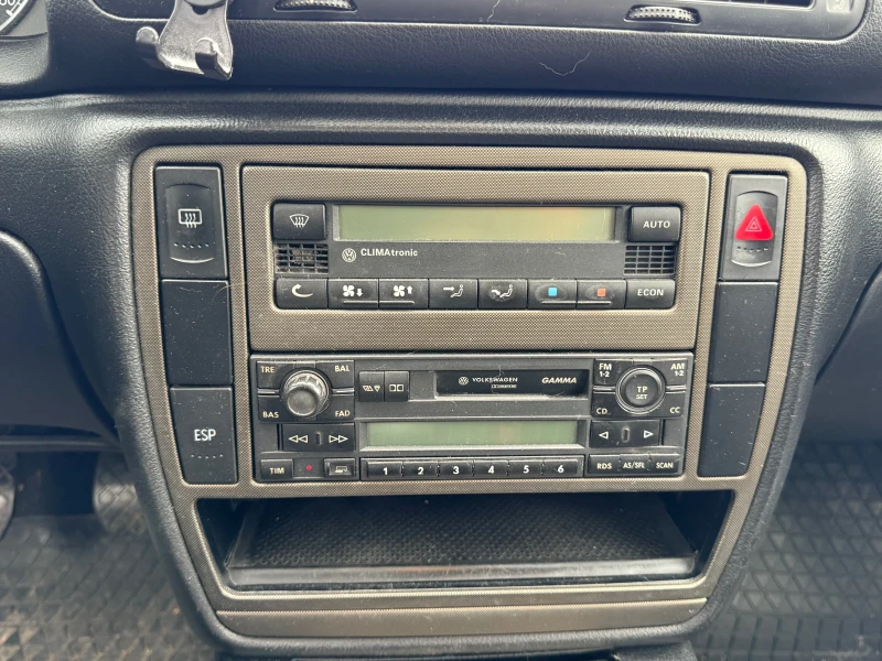 VW Passat 1.8T, снимка 13 - Автомобили и джипове - 51504772