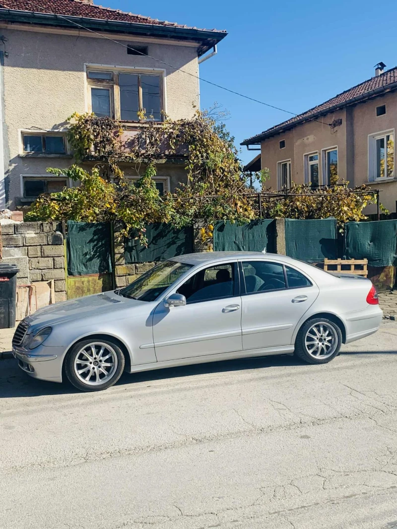 Mercedes-Benz E 220, снимка 2 - Автомобили и джипове - 52424039