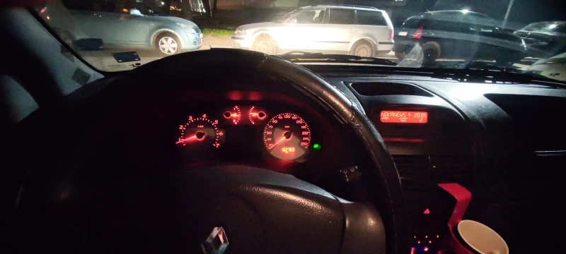 Renault Symbol 1.4 75 кс., снимка 6 - Автомобили и джипове - 52877589