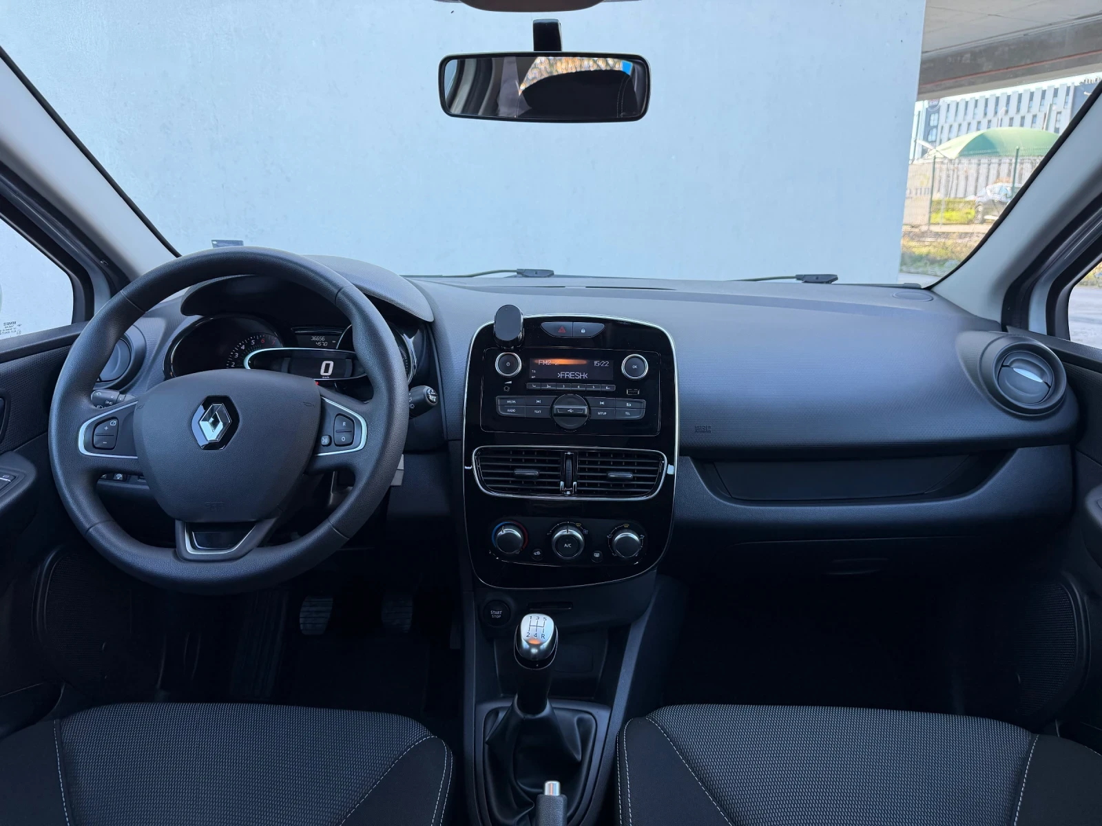 Renault Clio 1.2i N1, снимка 6 - Автомобили и джипове - 54123270