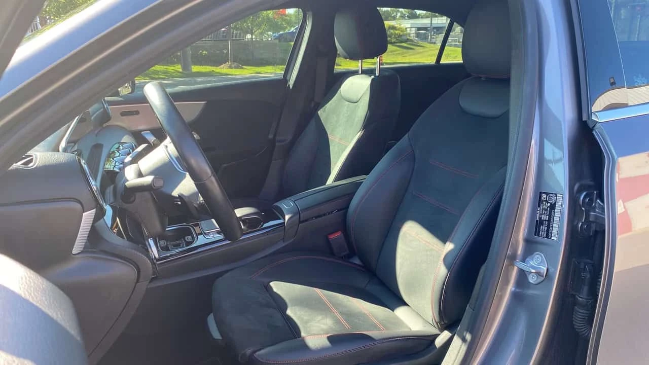 Mercedes-Benz A 220 4MATIC SEDAN CARFAX, снимка 2 - Автомобили и джипове - 54439550