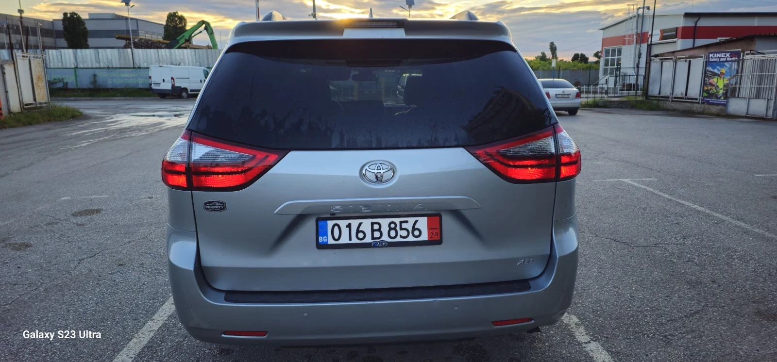 Toyota Sienna, снимка 8 - Автомобили и джипове - 54784915