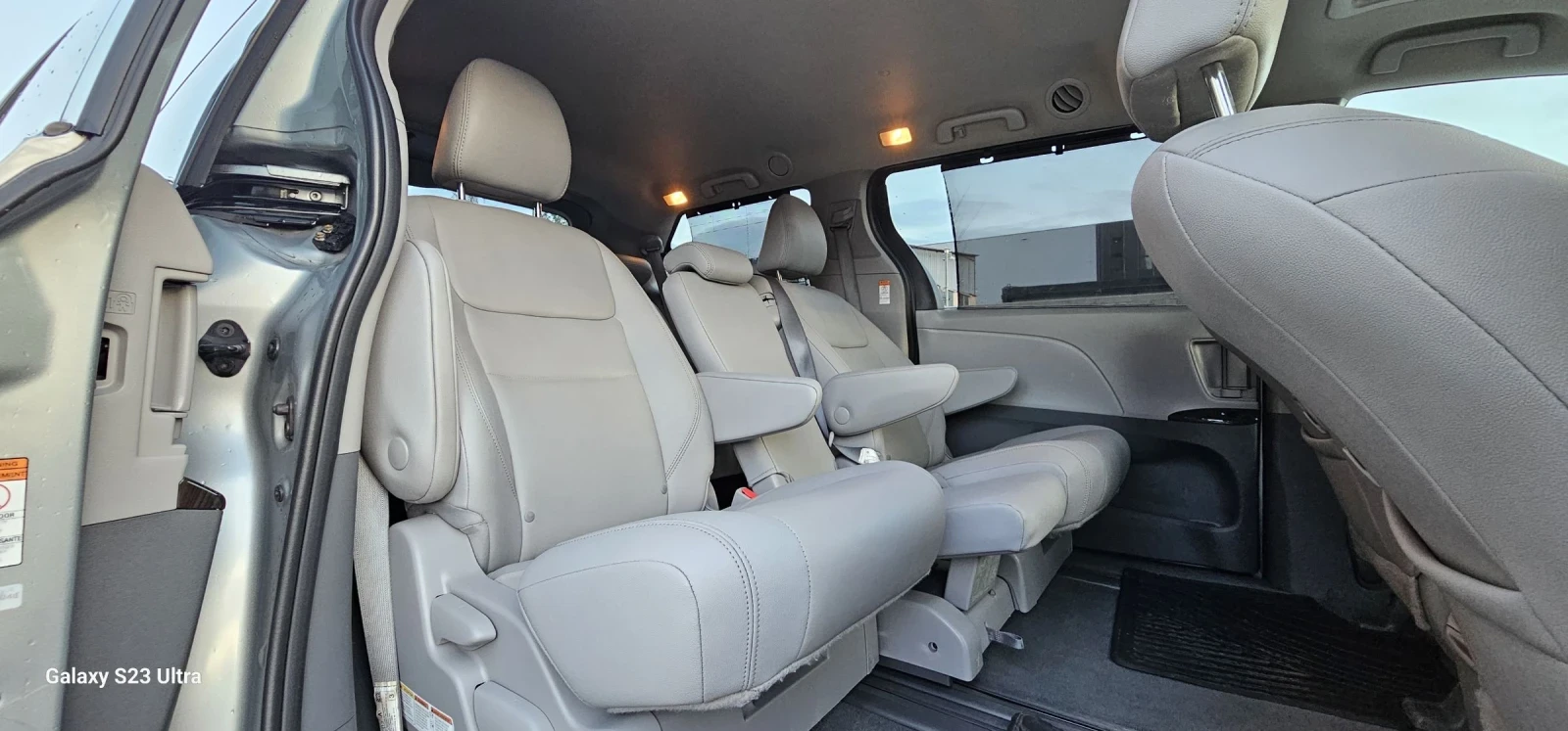 Toyota Sienna, снимка 12 - Автомобили и джипове - 54784915