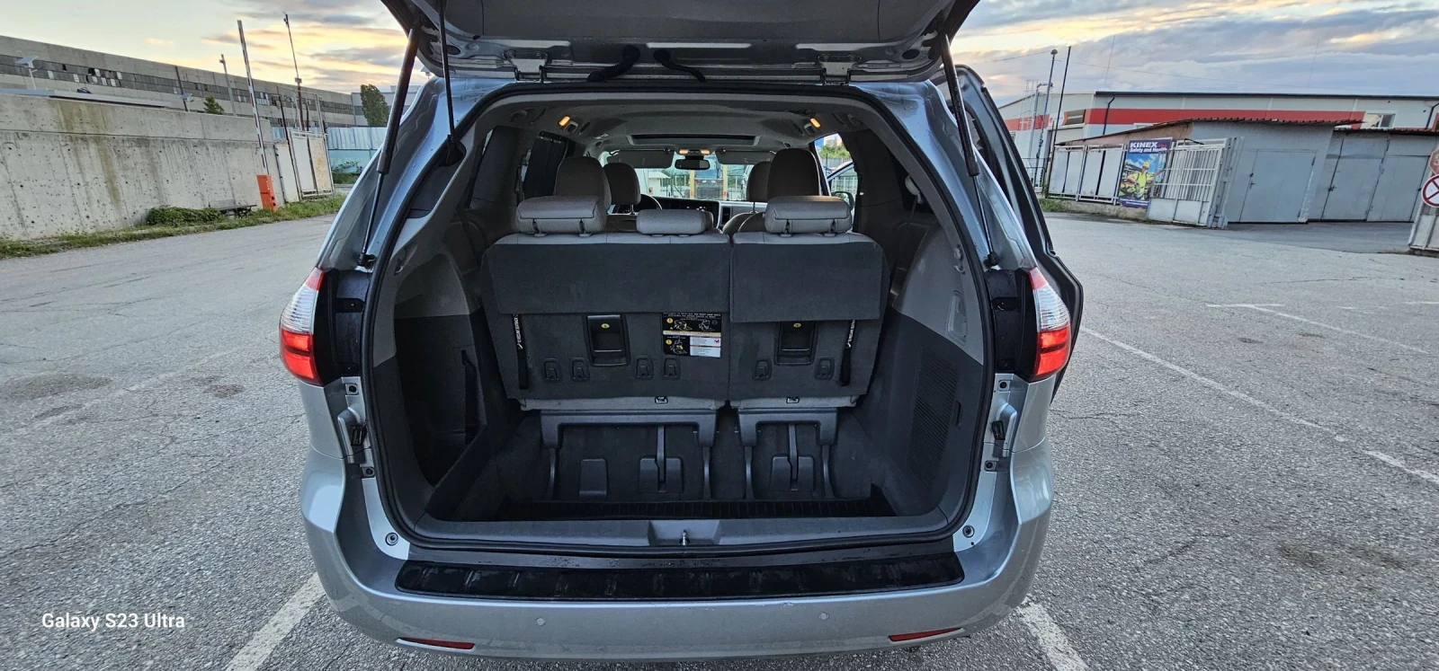 Toyota Sienna, снимка 15 - Автомобили и джипове - 54784915