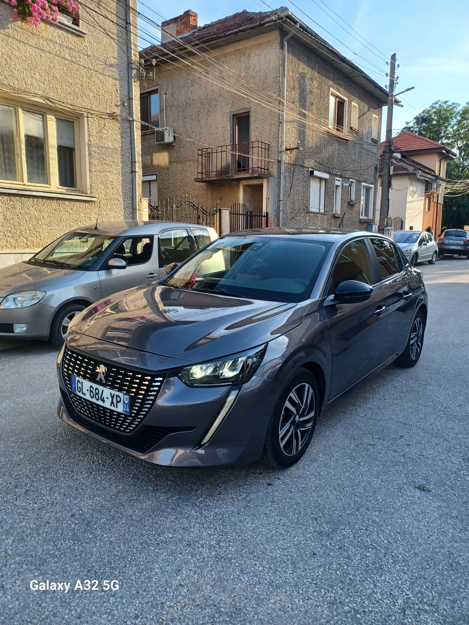 Peugeot 208 1.2 бензин , снимка 4 - Автомобили и джипове - 54825789
