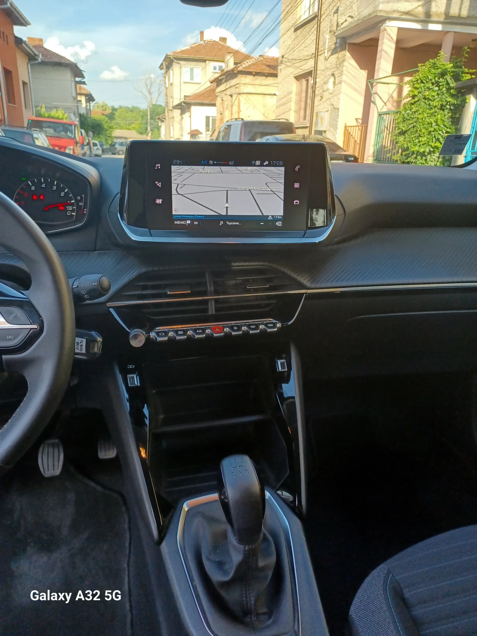 Peugeot 208 1.2 бензин , снимка 10 - Автомобили и джипове - 54825789