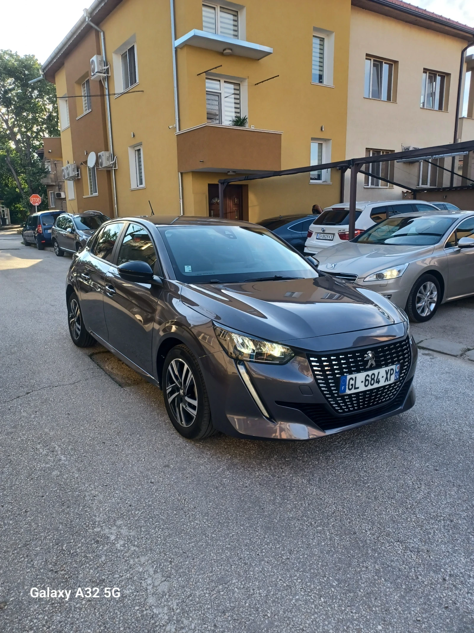 Peugeot 208 1.2 бензин 