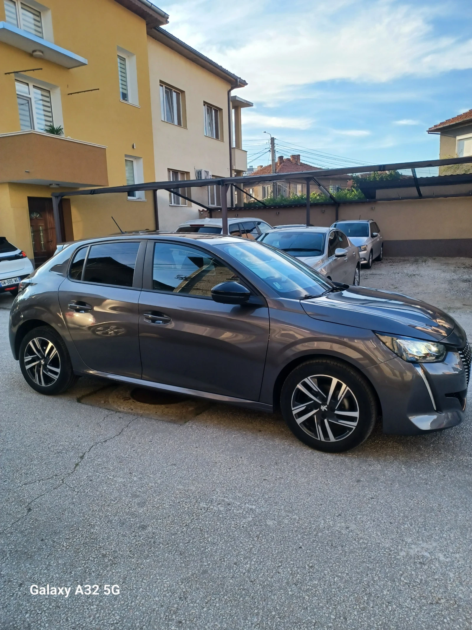 Peugeot 208 1.2 бензин , снимка 2 - Автомобили и джипове - 54825789