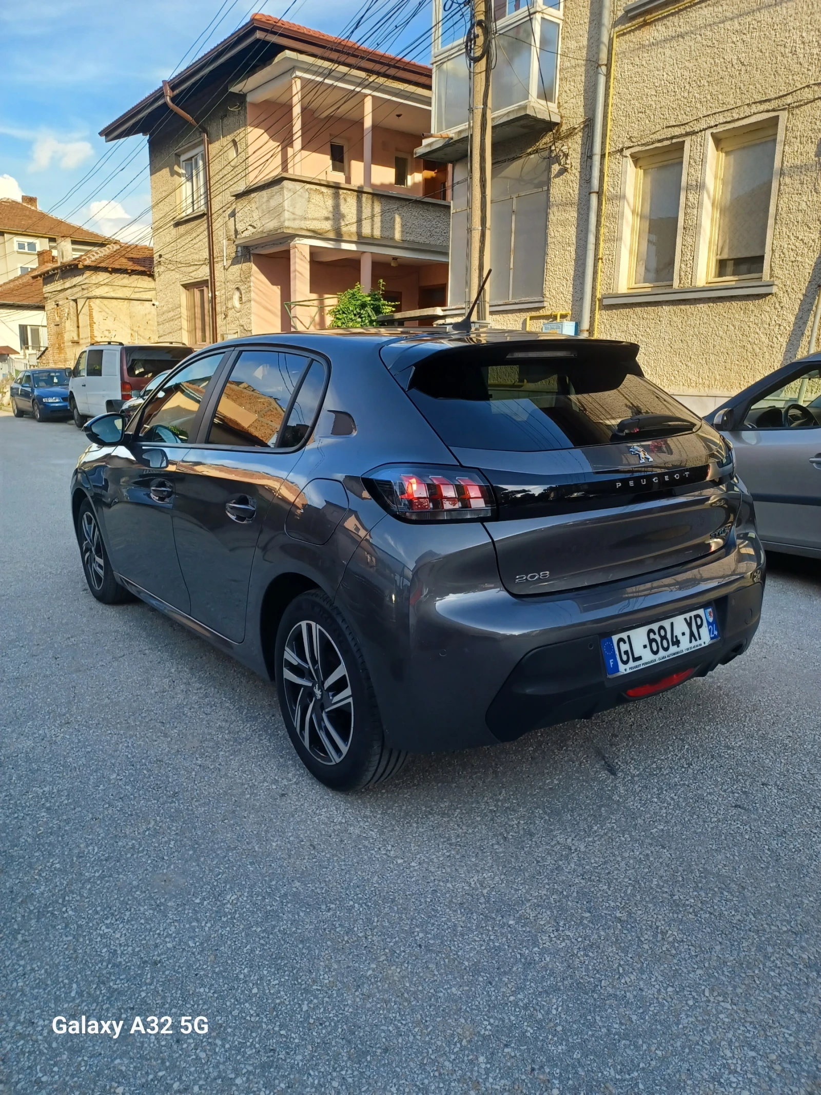 Peugeot 208 1.2 бензин , снимка 7 - Автомобили и джипове - 54825789