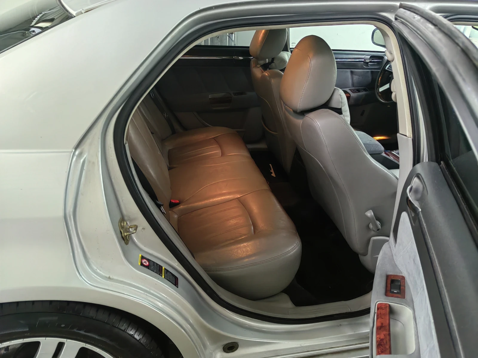 Chrysler 300c, снимка 16 - Автомобили и джипове - 54912990