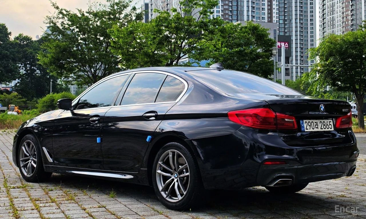 BMW 530 i M SPORT* DISTRONIC* HEAD-UP* 360 CAM* ОБДУХВАНЕ*, снимка 3 - Автомобили и джипове - 55217772