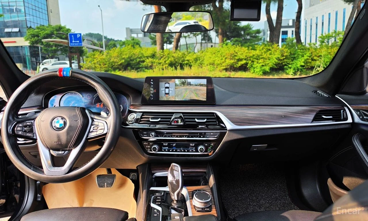 BMW 530 i M SPORT* DISTRONIC* HEAD-UP* 360 CAM* ОБДУХВАНЕ*, снимка 10 - Автомобили и джипове - 55217772