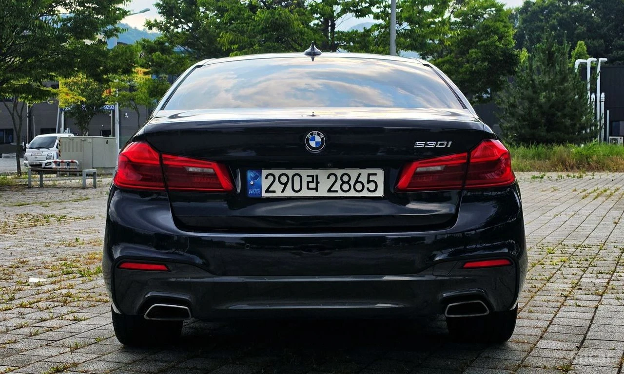 BMW 530 i M SPORT* DISTRONIC* HEAD-UP* 360 CAM* ОБДУХВАНЕ*, снимка 4 - Автомобили и джипове - 55217772