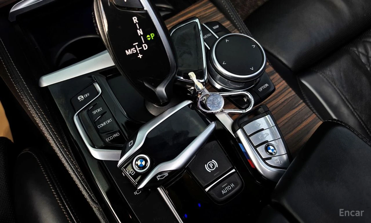 BMW 530 i M SPORT* DISTRONIC* HEAD-UP* 360 CAM* ОБДУХВАНЕ*, снимка 14 - Автомобили и джипове - 55217772