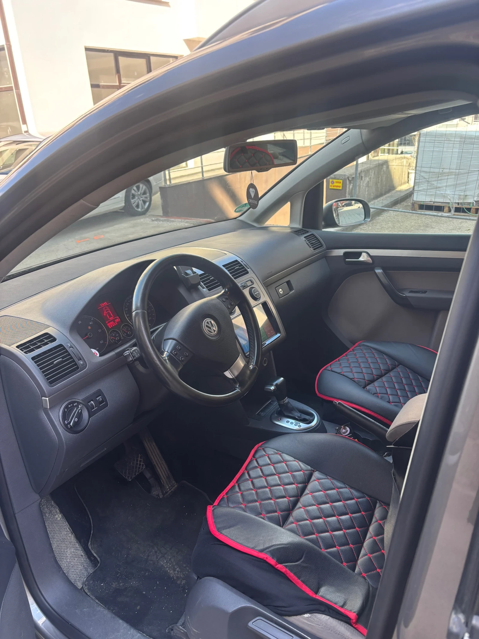 VW Touran, снимка 6 - Автомобили и джипове - 55311476