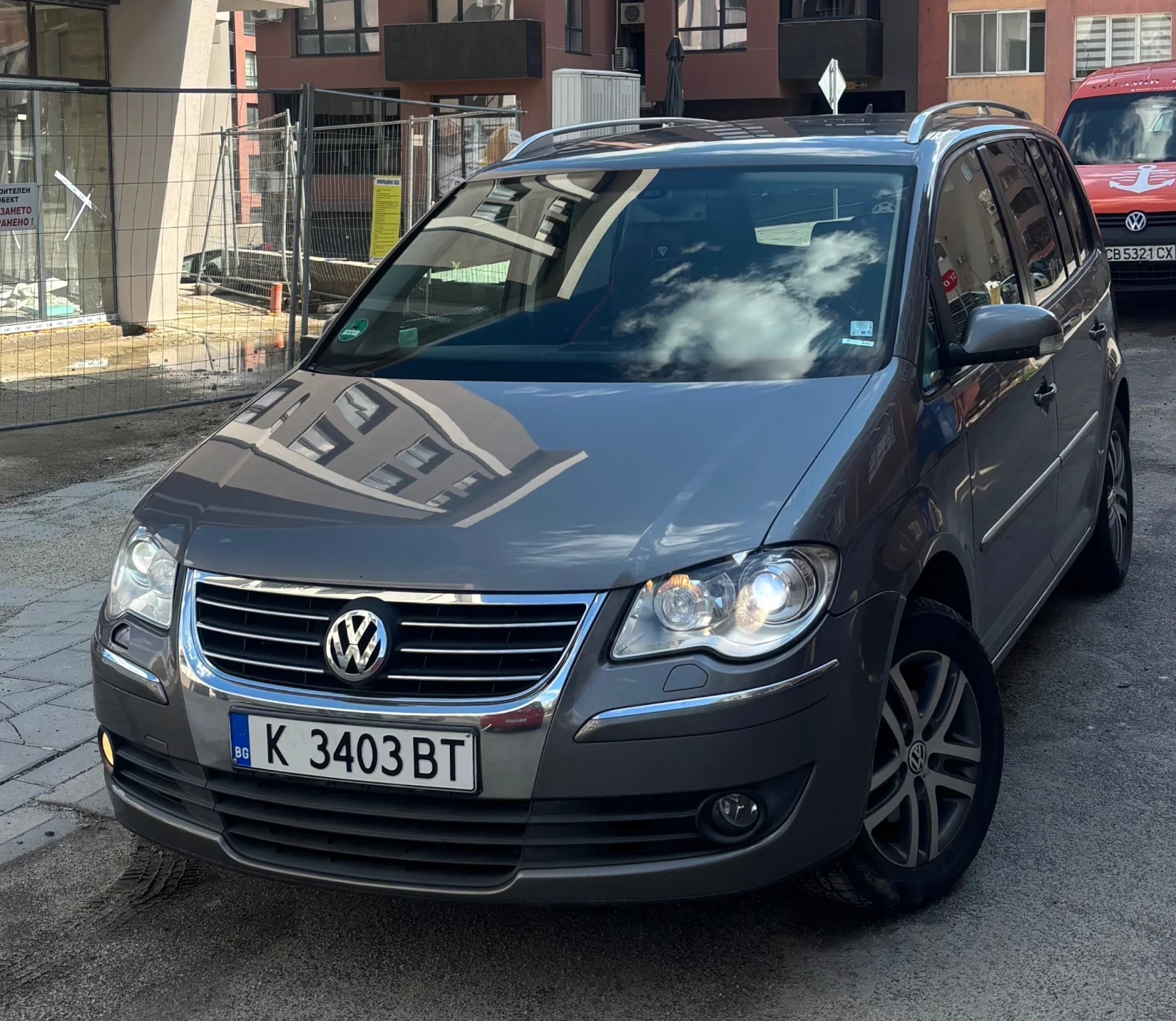 VW Touran, снимка 2 - Автомобили и джипове - 55311476