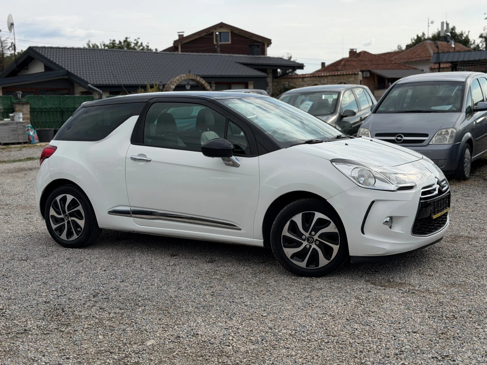 Citroen DS3 1.6HDI 90кс АВТОМАТ НАВИ КОЖА ПОДГРЕВ Hi-FI FULL, снимка 7 - Автомобили и джипове - 55441432