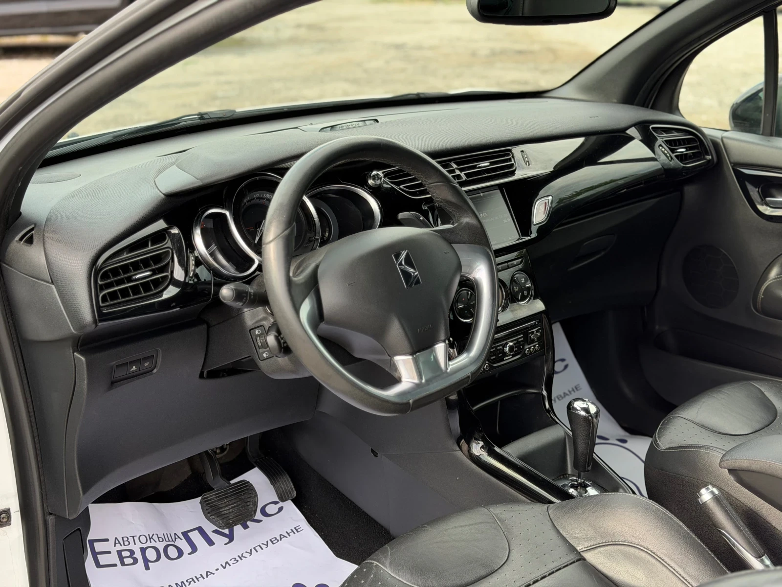 Citroen DS3 1.6HDI 90кс АВТОМАТ НАВИ КОЖА ПОДГРЕВ Hi-FI FULL, снимка 10 - Автомобили и джипове - 55441432