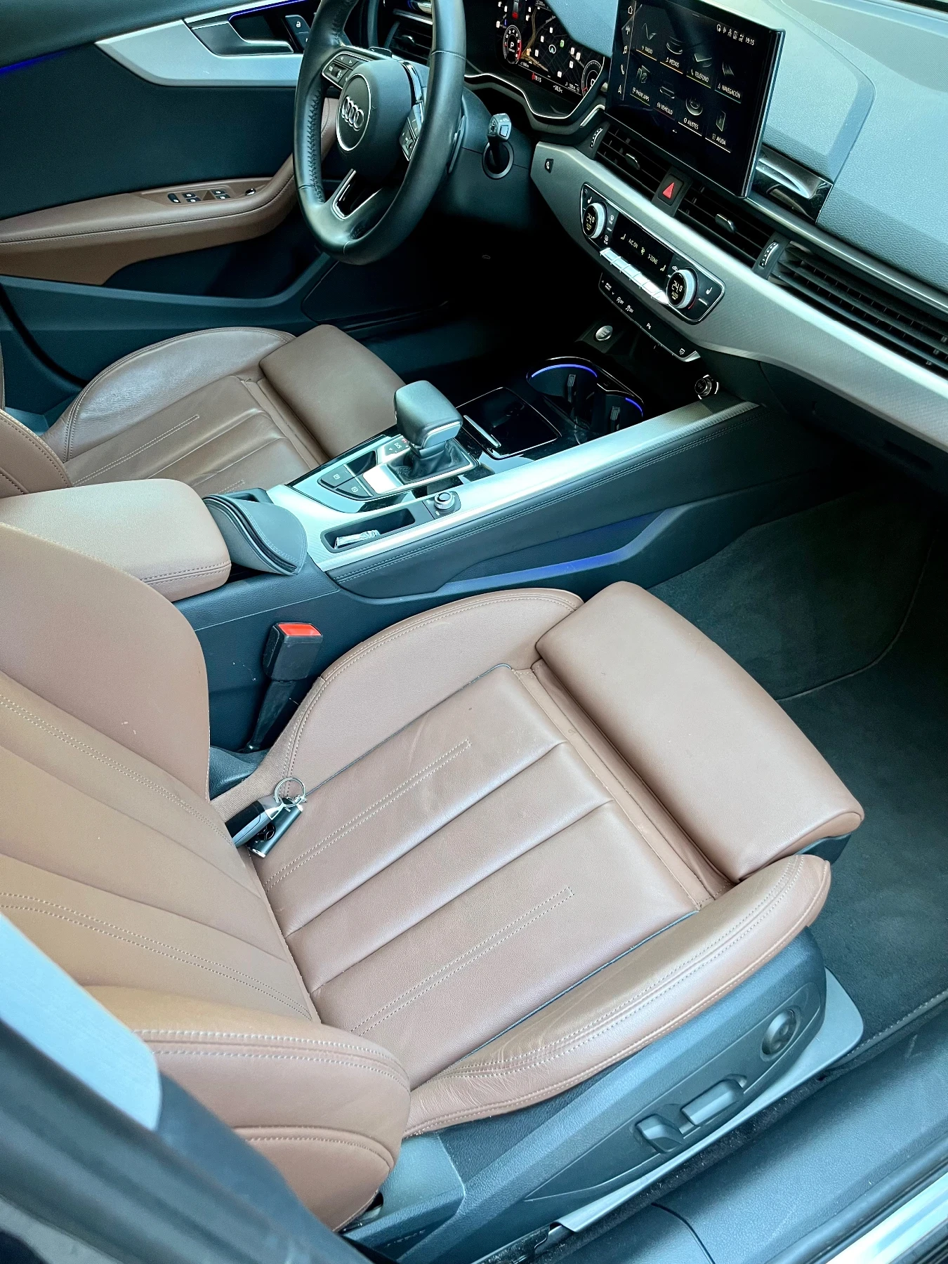 Audi A4 2.0 TFSI, снимка 11 - Автомобили и джипове - 56076079