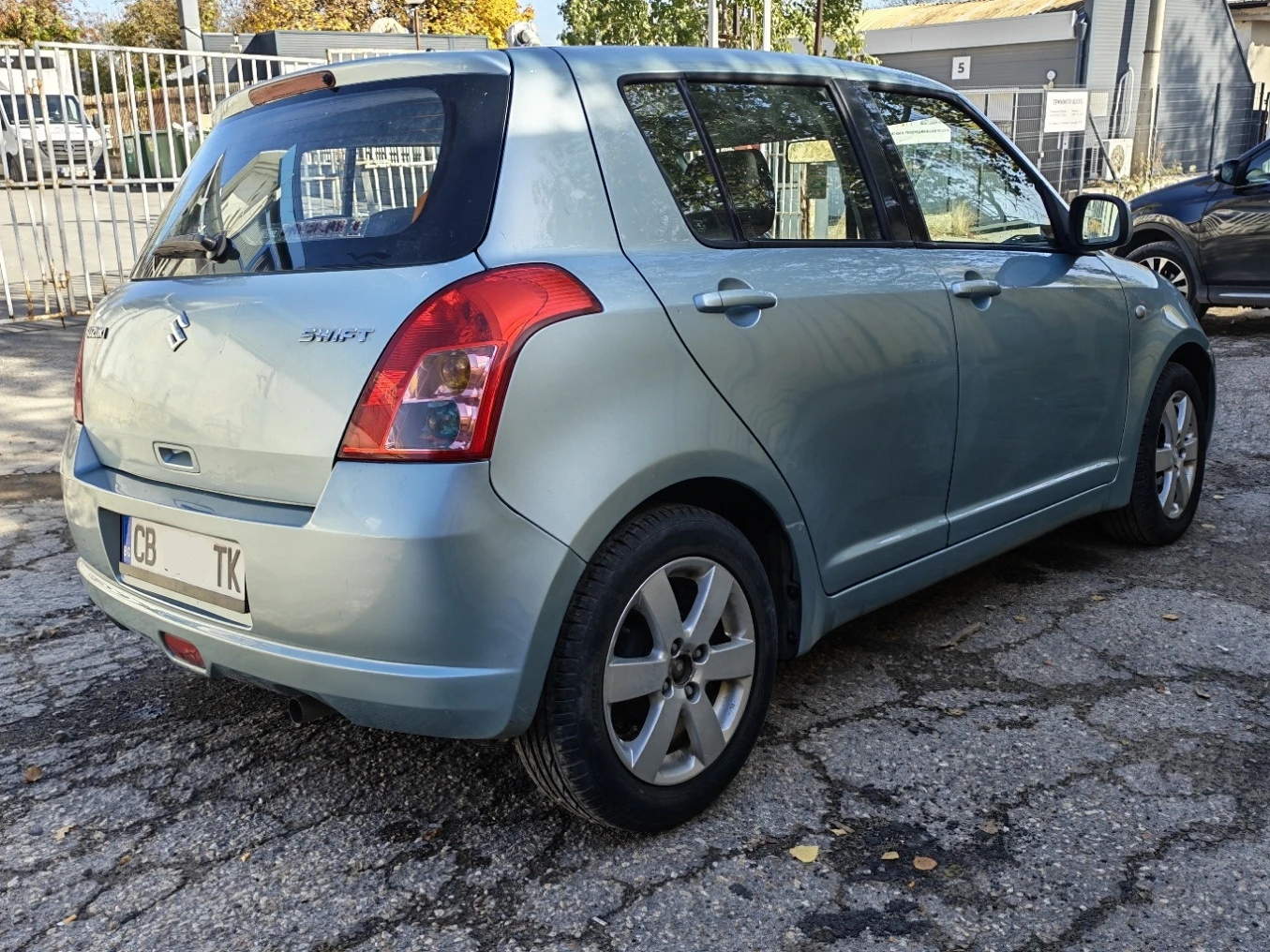 Suzuki Swift 1.3, снимка 4 - Автомобили и джипове - 56653065