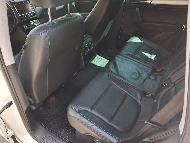 VW Touareg, снимка 14 - Автомобили и джипове - 52370188
