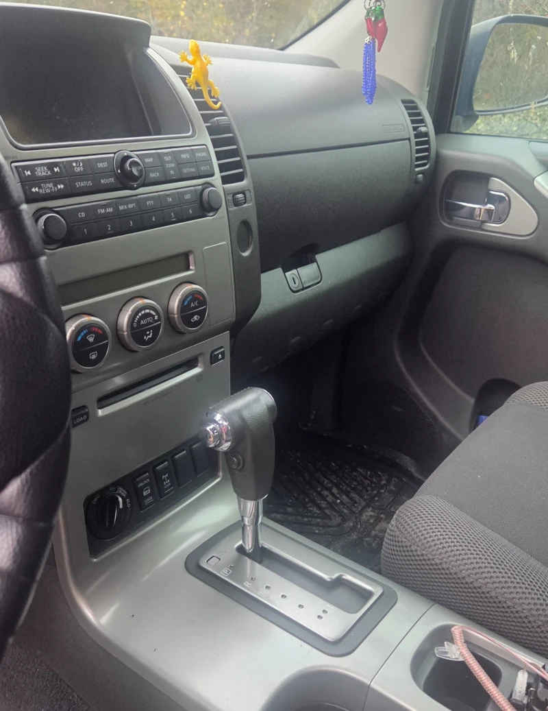 Nissan Navara, снимка 6 - Автомобили и джипове - 52493949