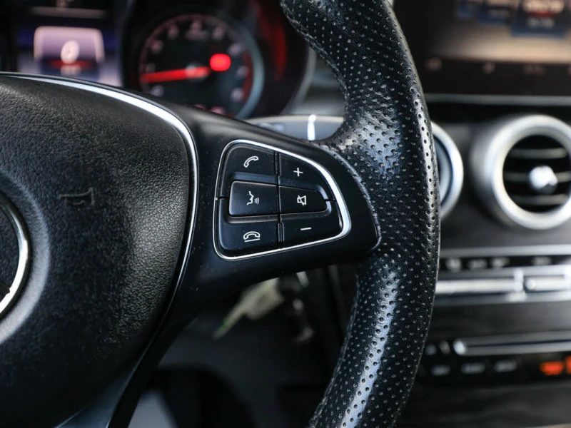 Mercedes-Benz GLC 300 4MATIC CAM* BLINDSPOT* KEYLESS* ПОДГРЕВ* PANO* , снимка 14 - Автомобили и джипове - 52611196