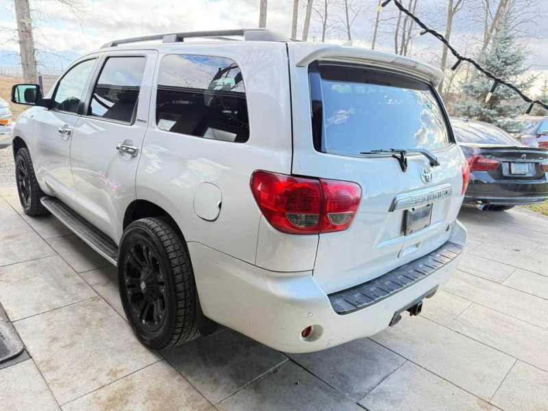 Toyota Sequoia CARFAX* АВТОФИНАНСИРАНЕ БЕЗ ПЪРВОНАЧАЛНА ВНОСКА, снимка 11 - Автомобили и джипове - 52965708