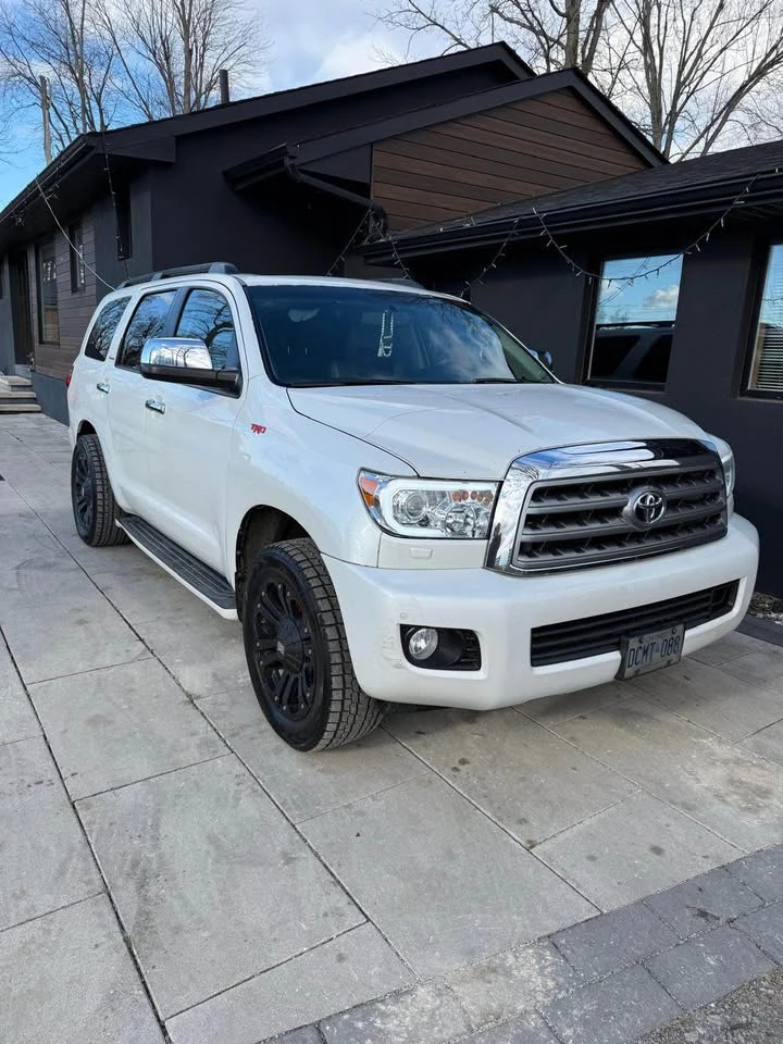 Toyota Sequoia CARFAX* АВТОФИНАНСИРАНЕ БЕЗ ПЪРВОНАЧАЛНА ВНОСКА, снимка 15 - Автомобили и джипове - 52965708