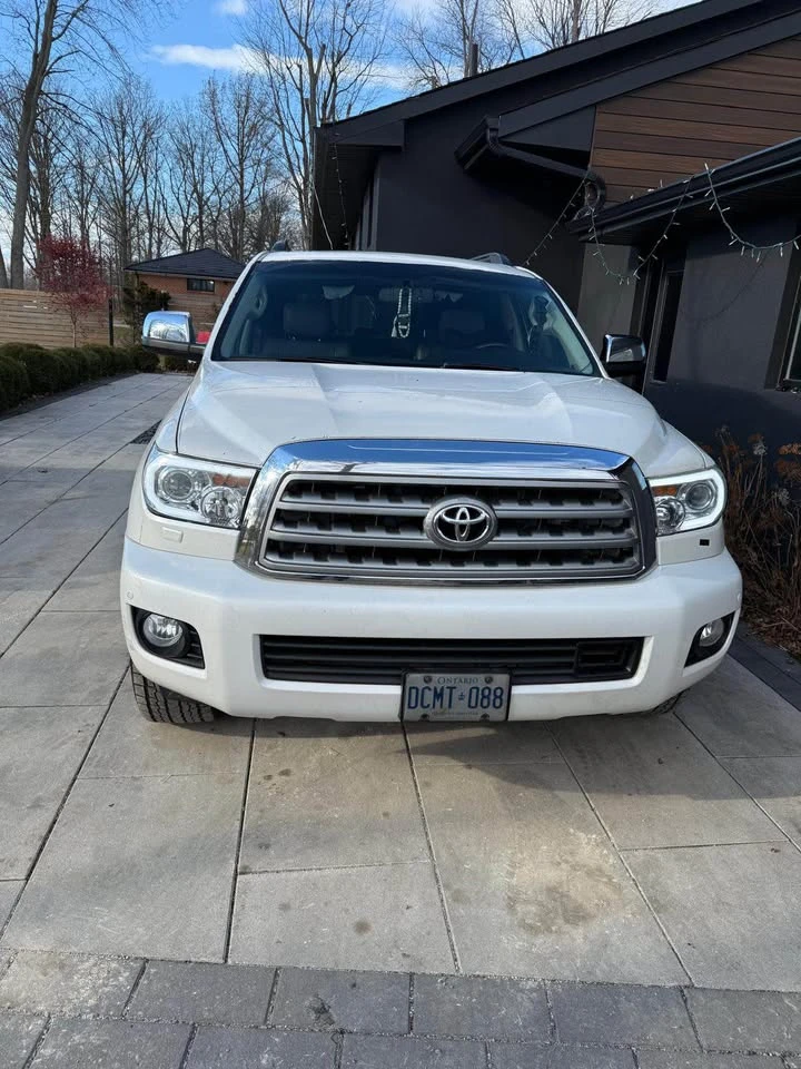 Toyota Sequoia CARFAX* АВТОФИНАНСИРАНЕ БЕЗ ПЪРВОНАЧАЛНА ВНОСКА, снимка 2 - Автомобили и джипове - 52965708