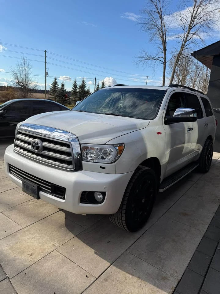 Toyota Sequoia CARFAX* АВТОФИНАНСИРАНЕ БЕЗ ПЪРВОНАЧАЛНА ВНОСКА, снимка 14 - Автомобили и джипове - 52965708