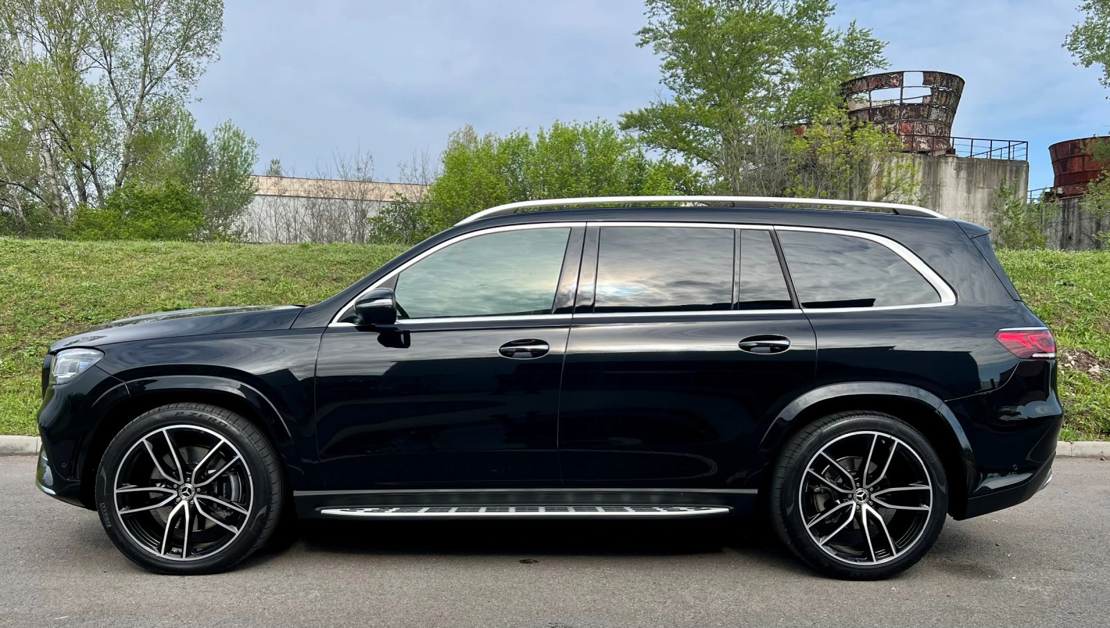 Mercedes-Benz GLS 400 d 4M AMG*NightPaket*7Seats*Burmester*Pano - изображение 2