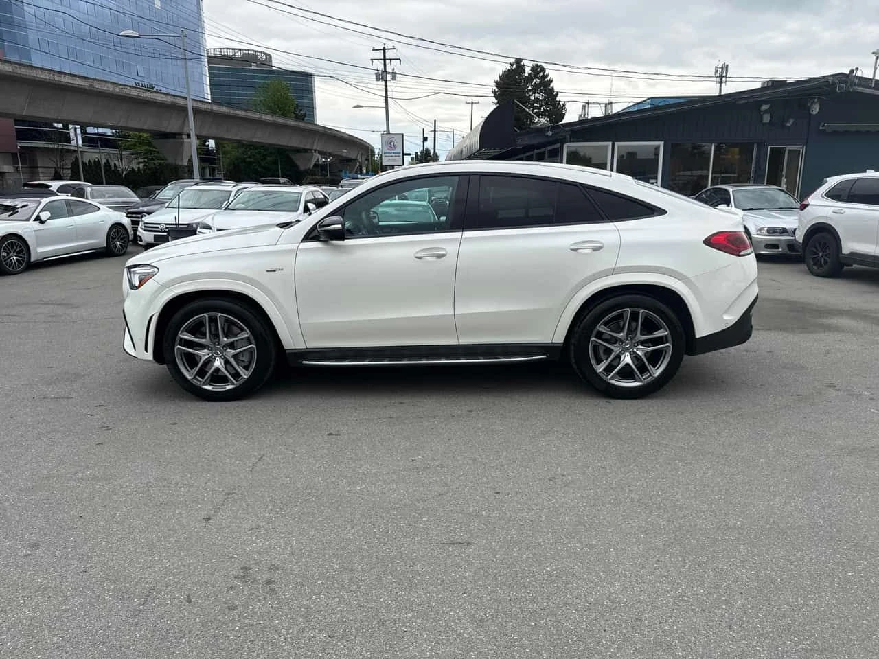 Mercedes-Benz GLE 53 4MATIC AMG COUPE/ОБДУХВАНЕ/ПАНОРАМА/BURMESTER/360, снимка 3 - Автомобили и джипове - 54572946