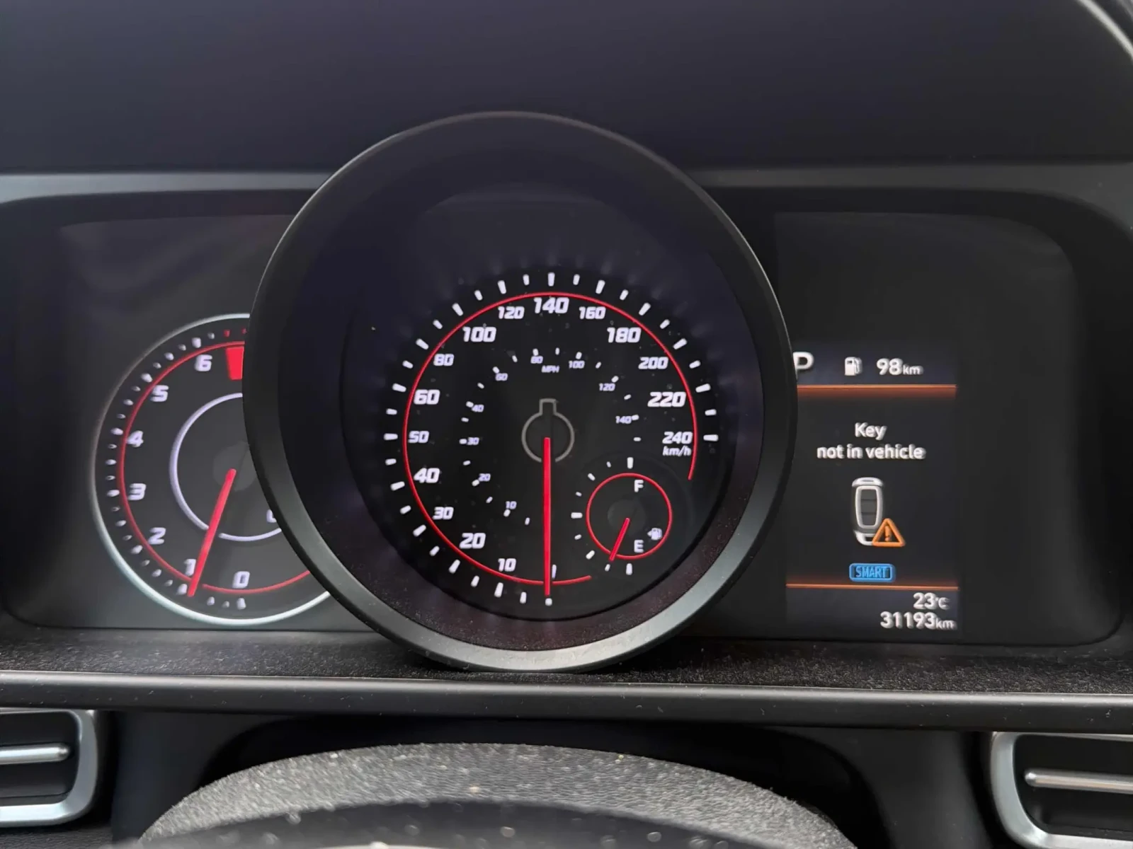 Hyundai Elantra | 31K KM ВЪЗМОЖНОСТ ЗА НАМАЛЯНЕ НА ЦЕНАТА CARFAX, снимка 8 - Автомобили и джипове - 55471469