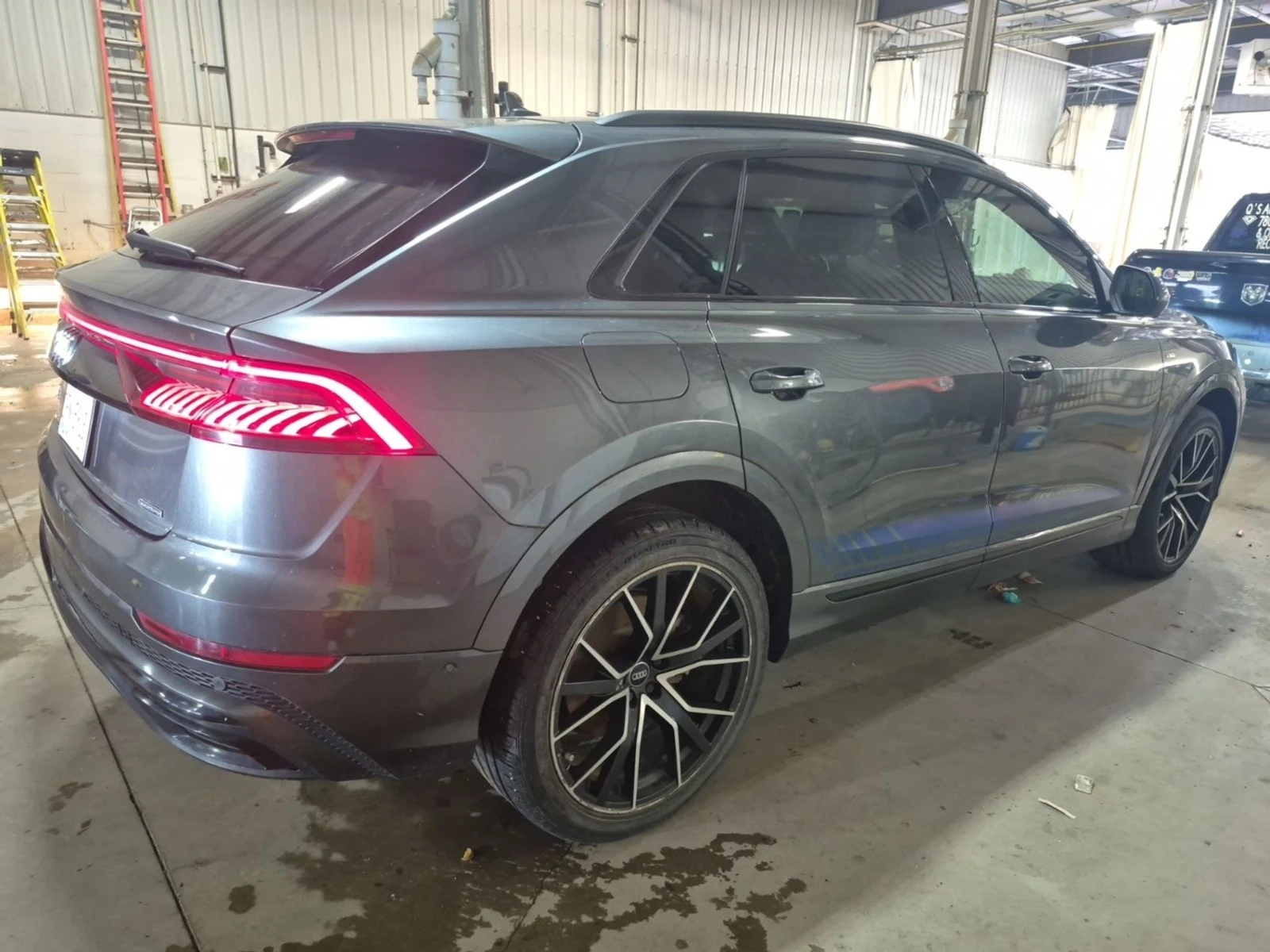 Audi Q8 PROGRESSIV* QUATTRO* ПОДГРЕВ* ОБДУХВАНЕ* ПАНО* , снимка 3 - Автомобили и джипове - 55511322