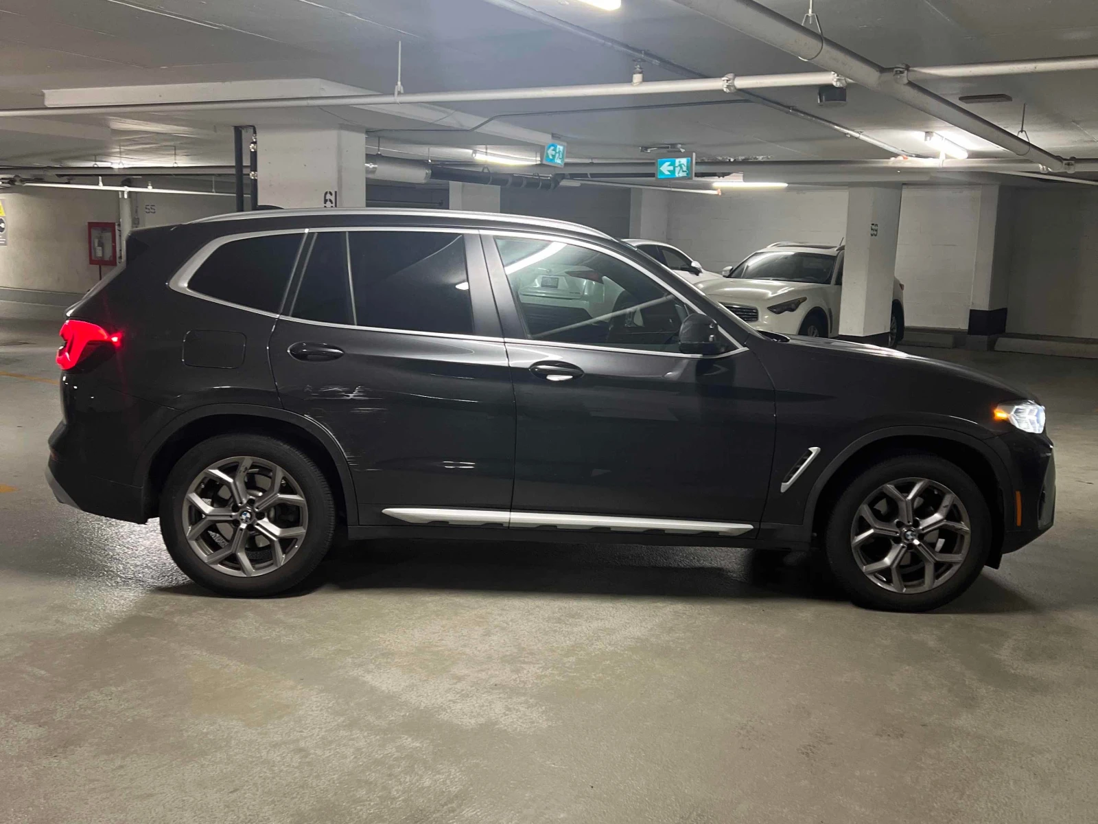 BMW X3  xDrive30i / DISTRONIC / CARFAX / АВТОКРЕДИТ , снимка 3 - Автомобили и джипове - 55816446