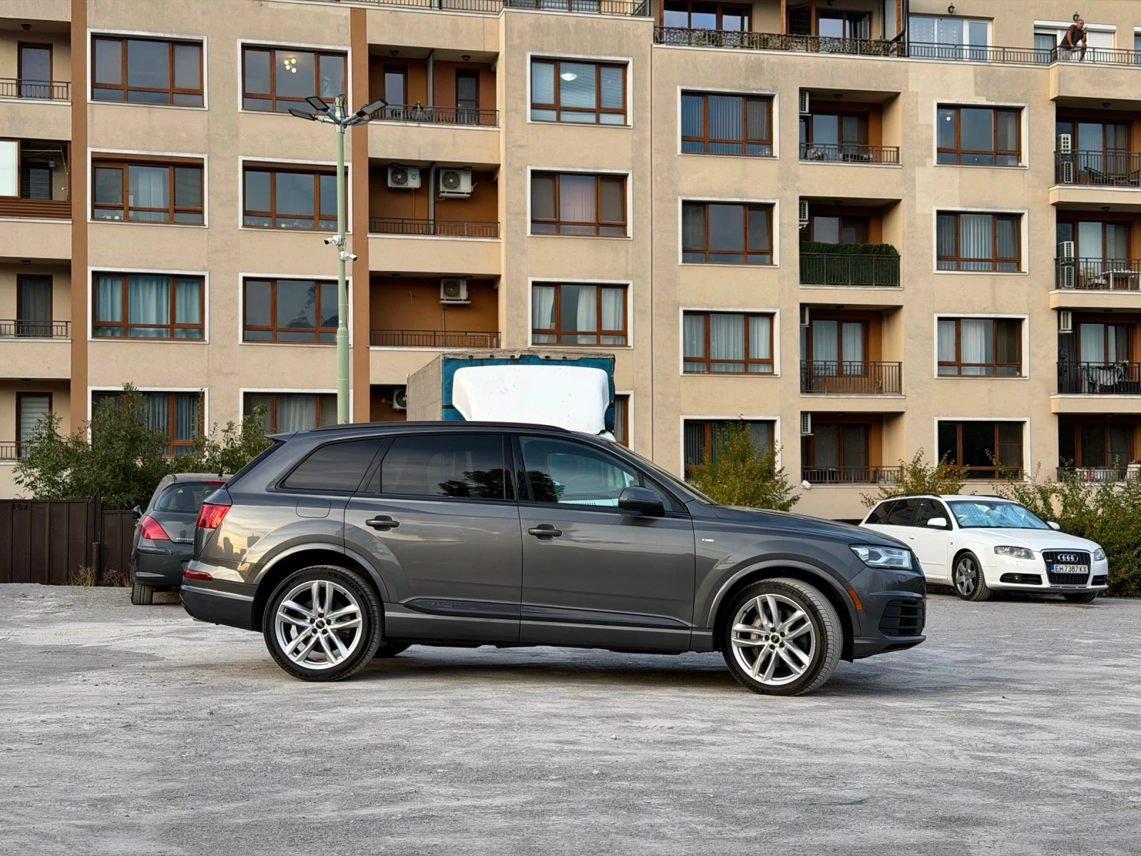 Audi Q7, снимка 3 - Автомобили и джипове - 56405032