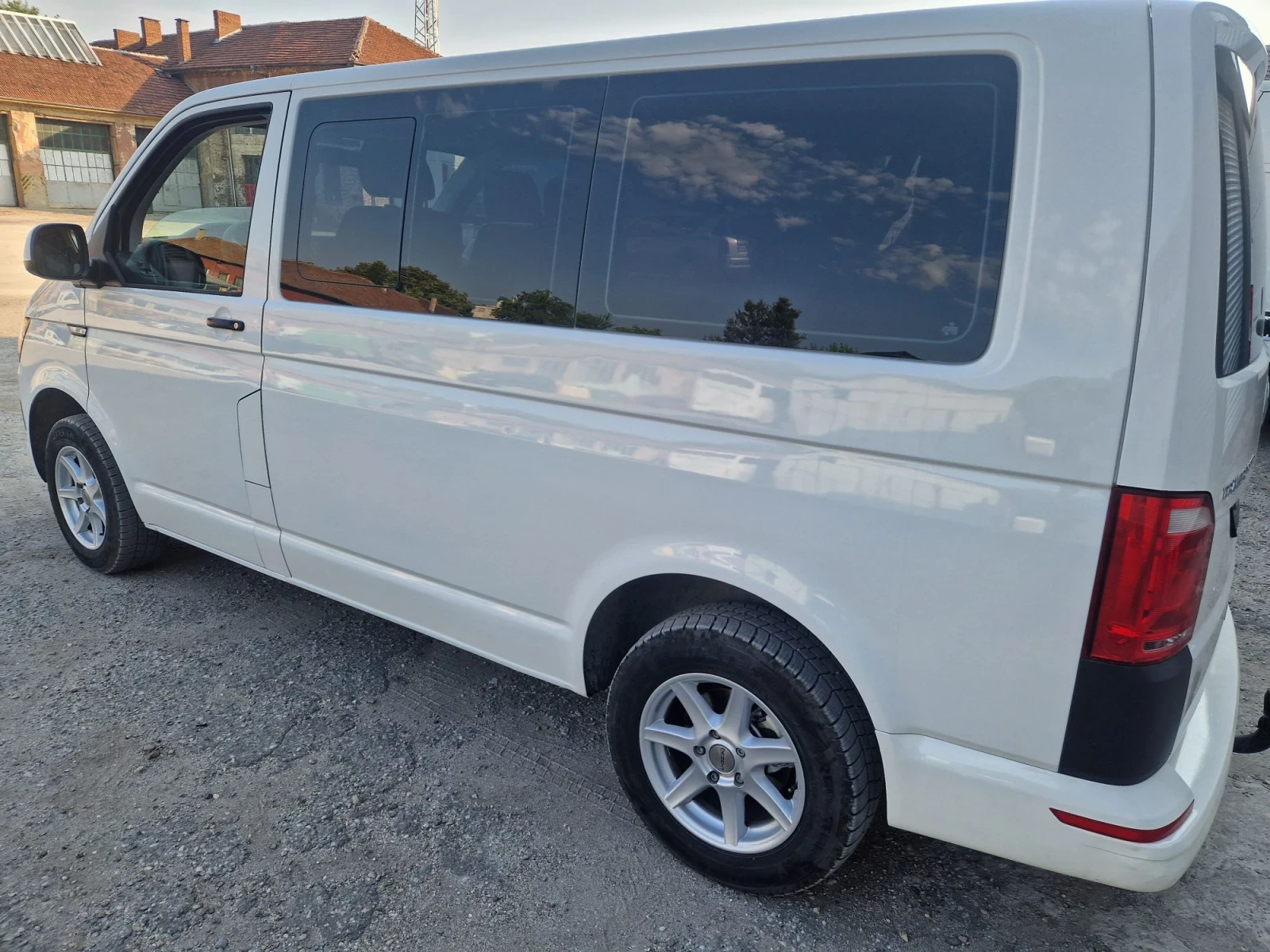 VW T6 Мултиван, снимка 4 - Бусове и автобуси - 56315471