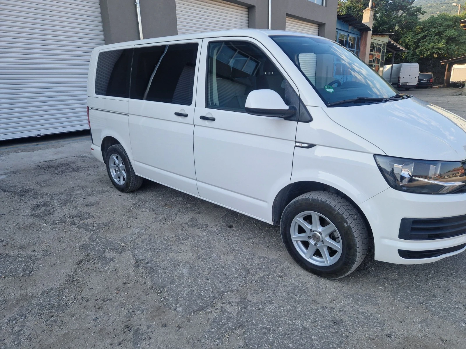 VW T6 Мултиван, снимка 2 - Бусове и автобуси - 56315471