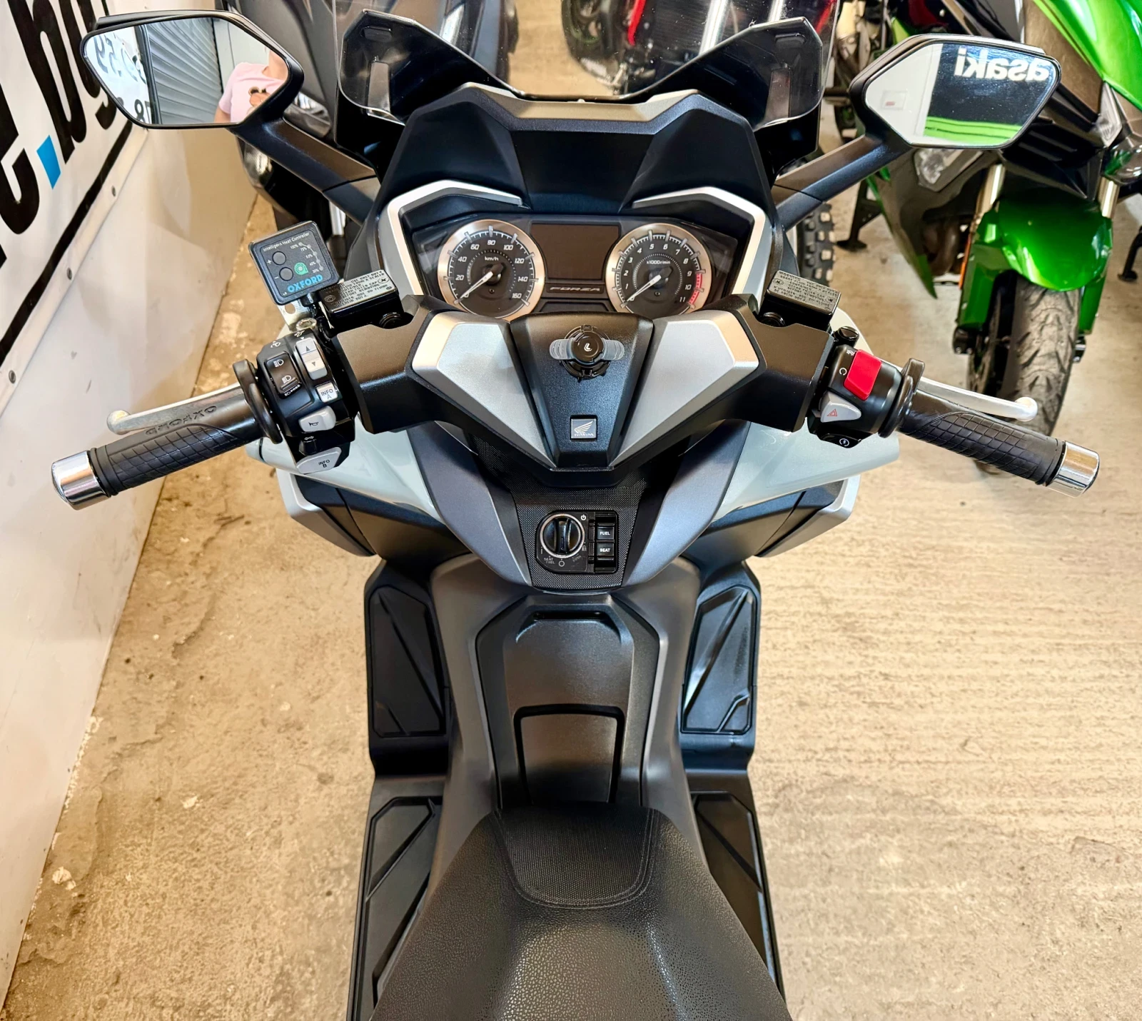 Honda Forza 350i ABS TCS Akrapovic, снимка 9 - Мотоциклети и мототехника - 54682461