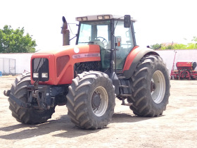 Трактор Massey 8270, снимка 1 - Селскостопанска техника - 45984673