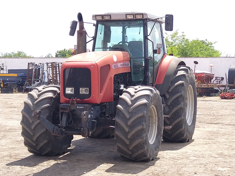 Трактор Massey 8270, снимка 3 - Селскостопанска техника - 45984673