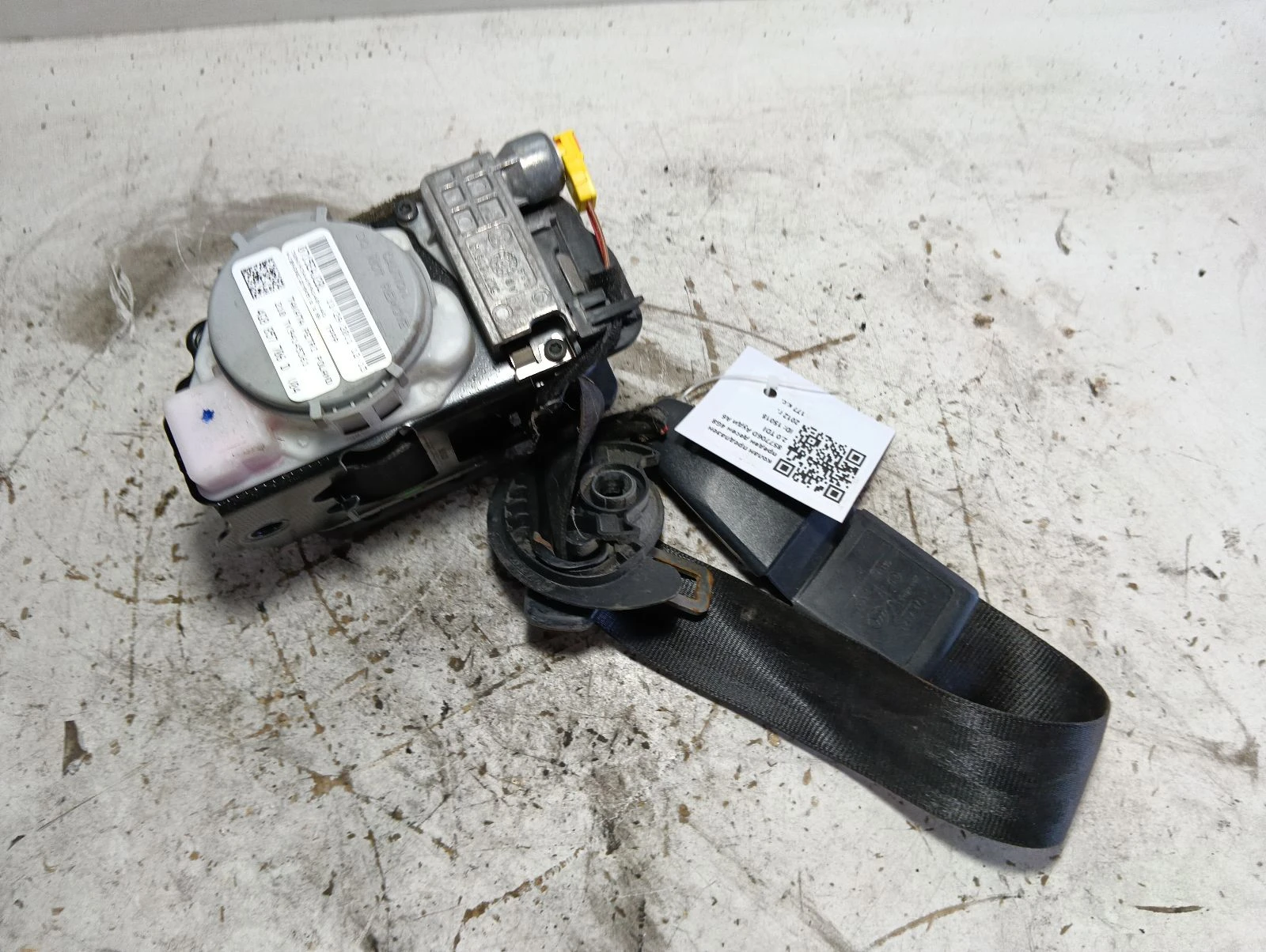 колан предпазен преден десен 4G8857706D Ауди А6 2.0 TDI