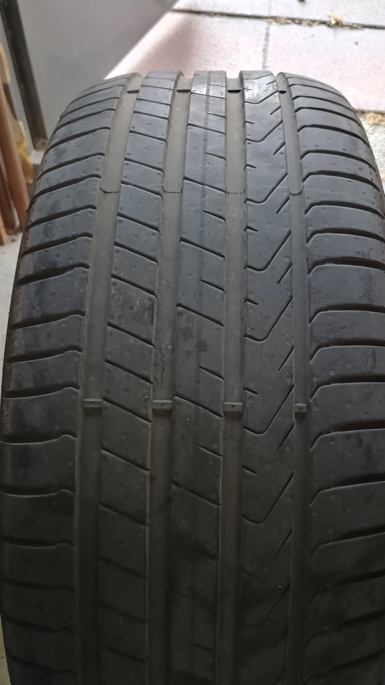 Гуми Летни 235/45R18
