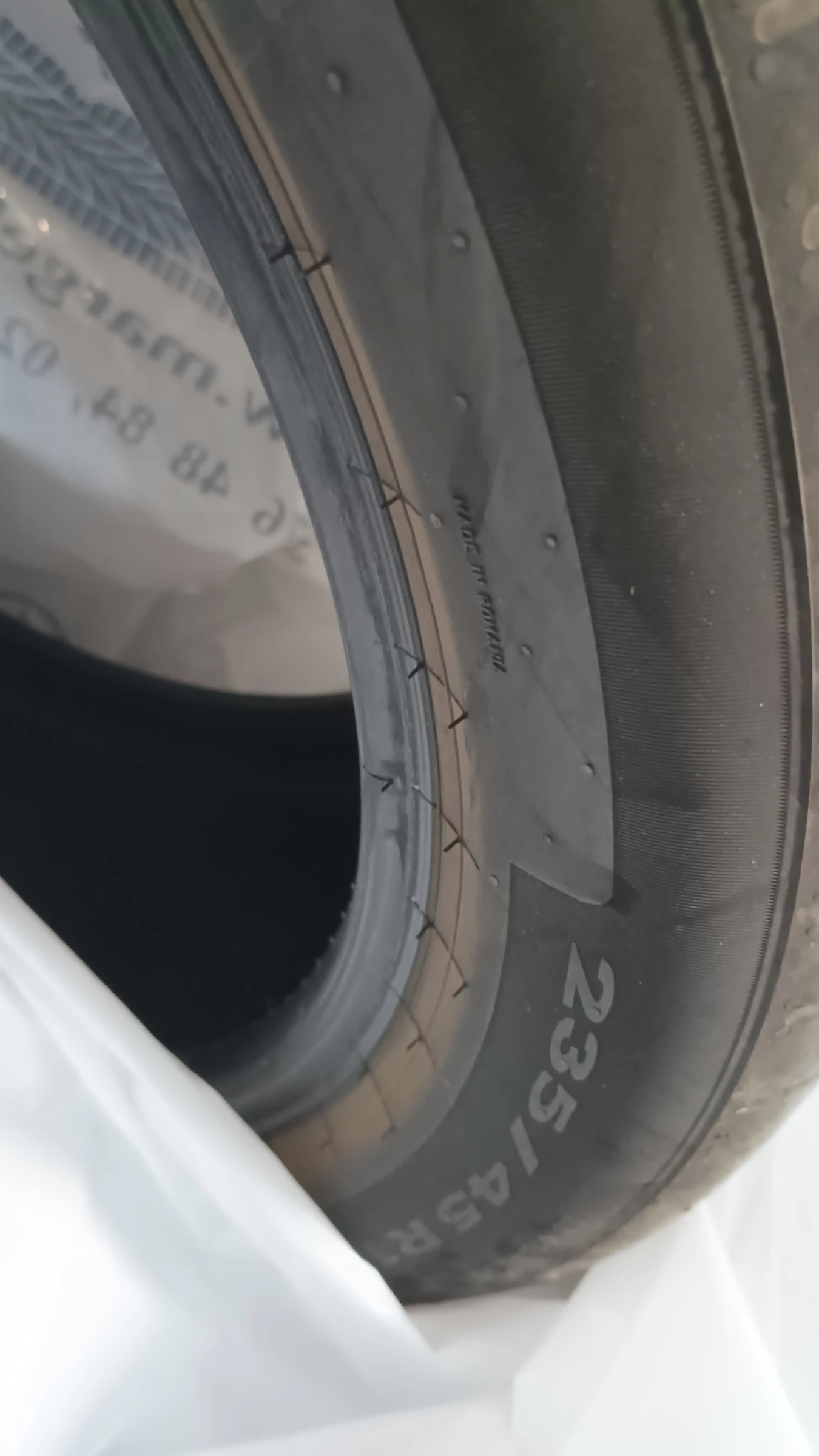 Гуми Летни 235/45R18, снимка 2 - Гуми и джанти - 55740622