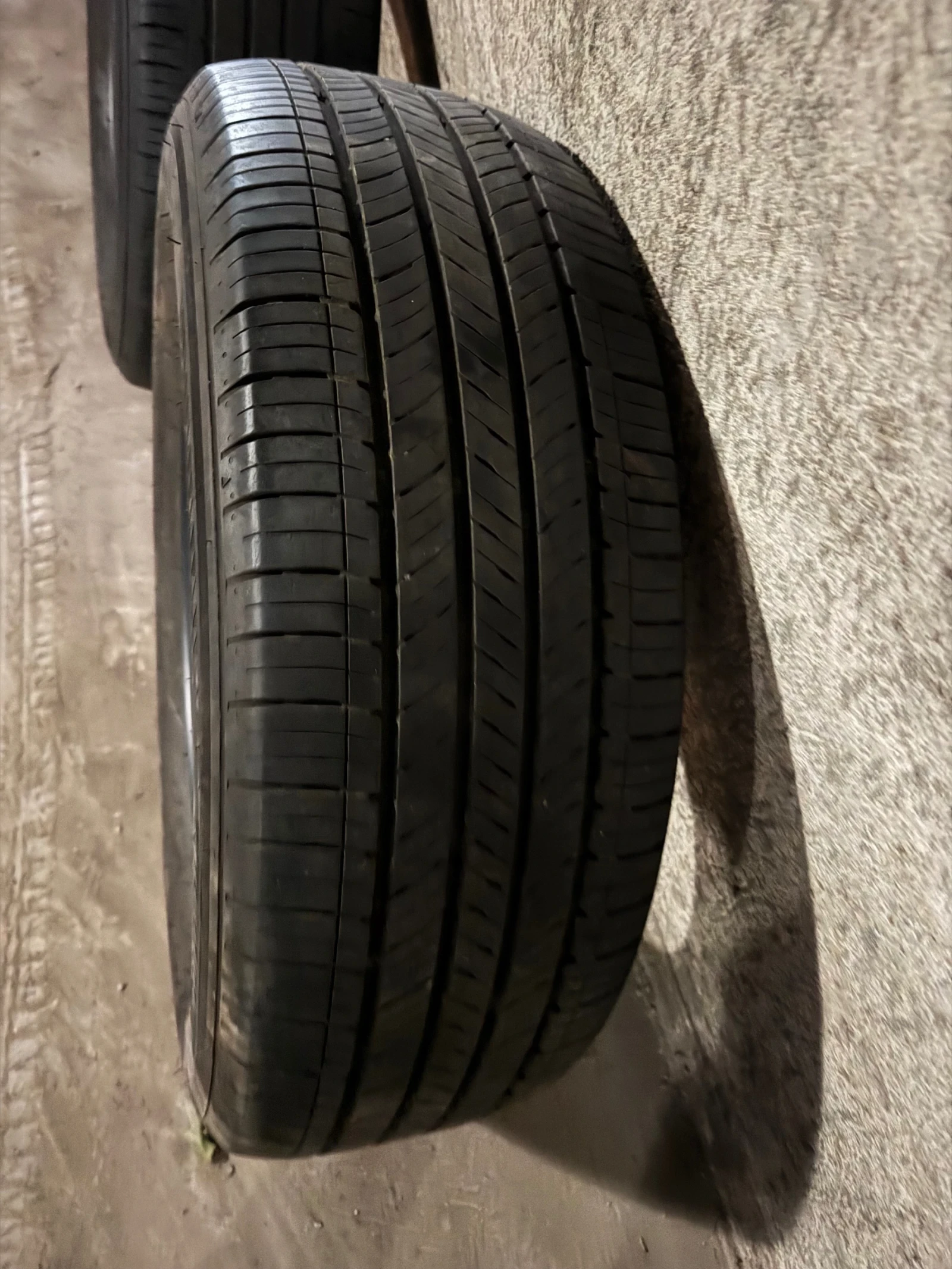 Гуми Летни 235/65R17, снимка 6 - Гуми и джанти - 55965983