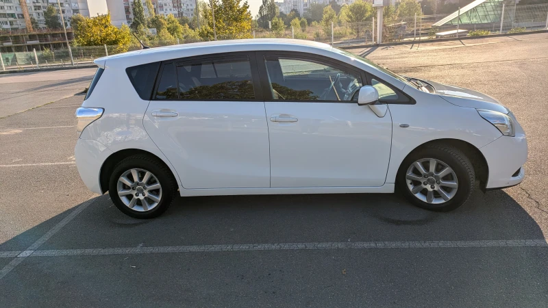 Toyota Verso, снимка 5 - Автомобили и джипове - 47326973